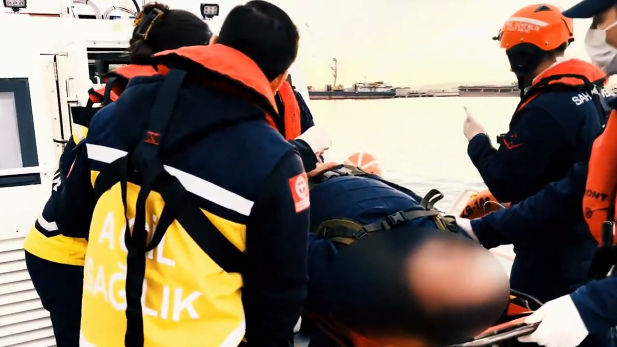 RO-RO gemisindeki hasta kurtarma operasyonunun görüntüleri ortaya çıktı