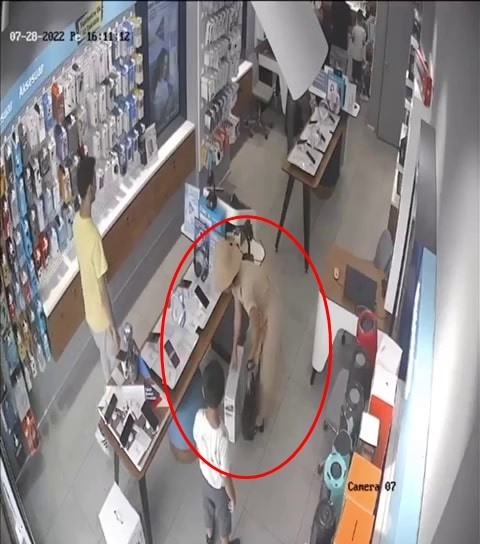 Robot süpürgeyi kendi mallarıymış gibi alıp gittiler