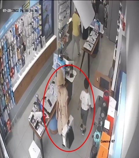 Robot süpürgeyi kendi mallarıymış gibi alıp gittiler