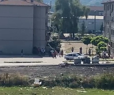 Romanlar sitede birbirine girdi