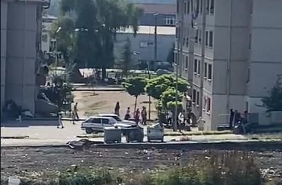 Romanlar sitede birbirine girdi