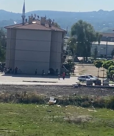 Romanlar sitede birbirine girdi