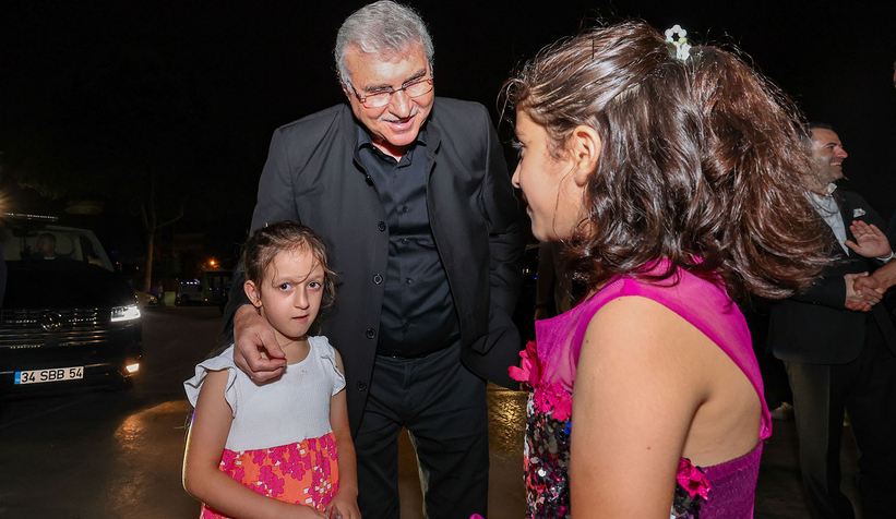 Saatler 03.02’de eller semaya açıldı