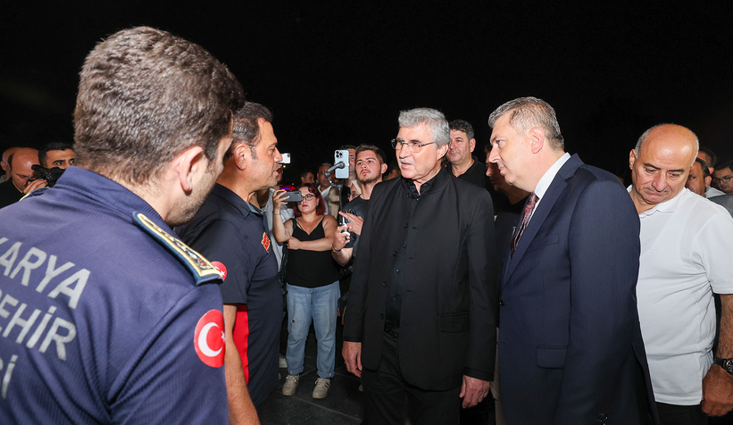 Saatler 03.02’de eller semaya açıldı