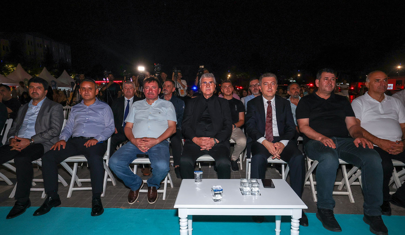 Saatler 03.02’de eller semaya açıldı