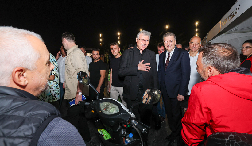 Saatler 03.02’de eller semaya açıldı