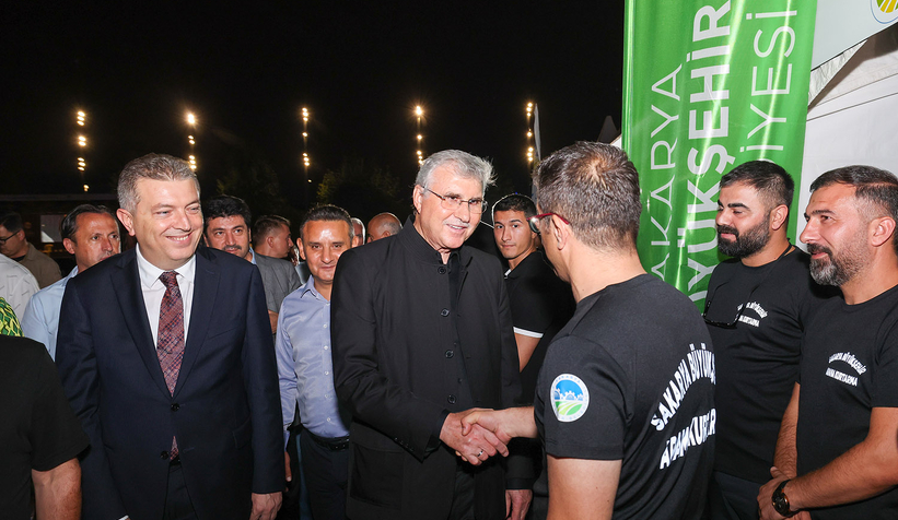 Saatler 03.02’de eller semaya açıldı