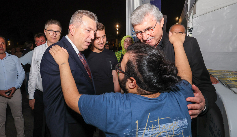 Saatler 03.02’de eller semaya açıldı