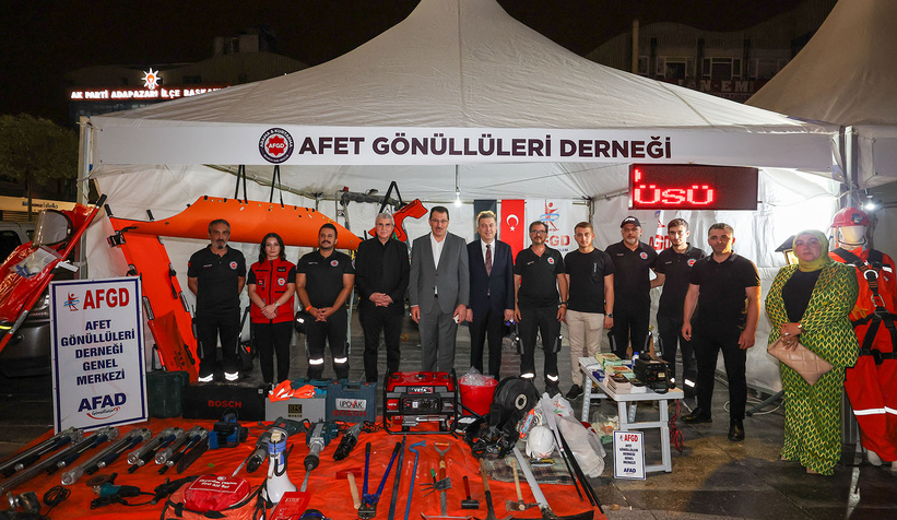 Saatler 03.02’de eller semaya açıldı