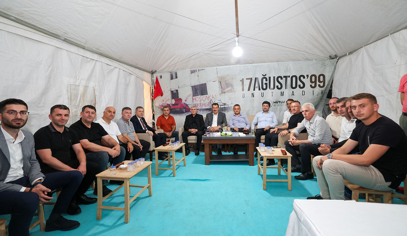 Saatler 03.02’de eller semaya açıldı