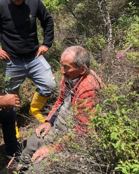 Saatlerce kurtarılmayı bekledi