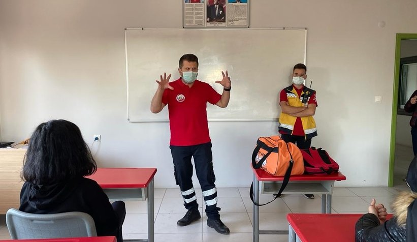 SABAH arama kurtarma derneği öğrencilere eğitim verdi