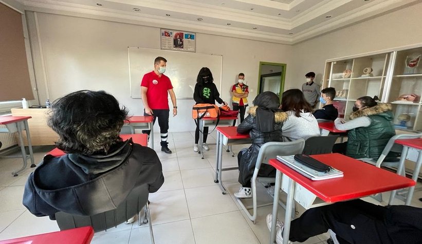 SABAH arama kurtarma derneği öğrencilere eğitim verdi