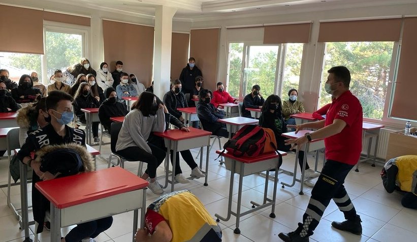 SABAH arama kurtarma derneği öğrencilere eğitim verdi