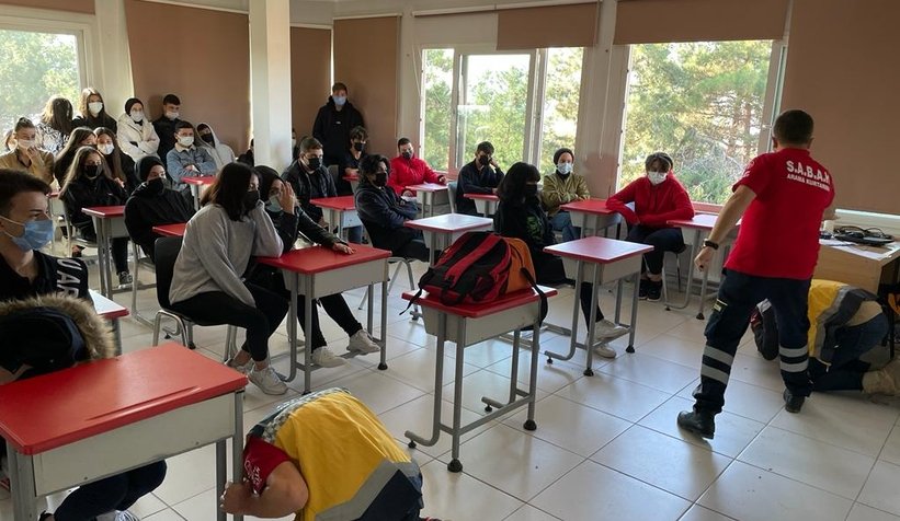 SABAH arama kurtarma derneği öğrencilere eğitim verdi