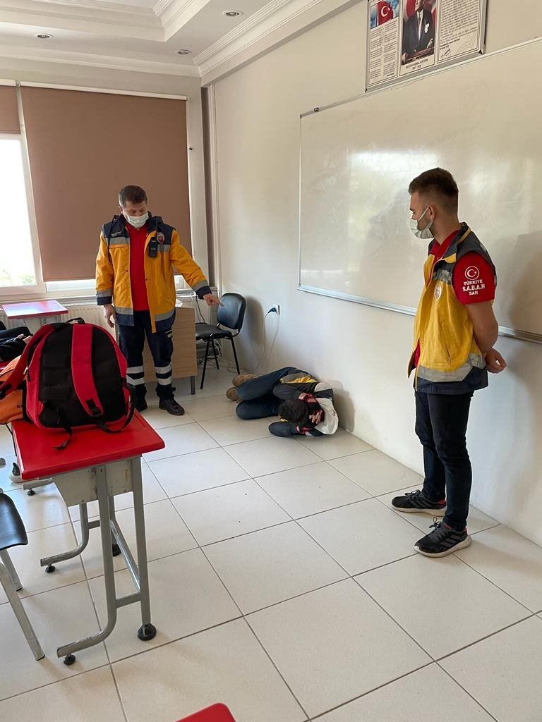 SABAH arama kurtarma derneği öğrencilere eğitim verdi