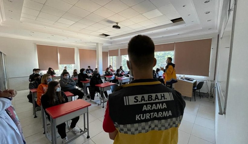 SABAH arama kurtarma derneği öğrencilere eğitim verdi