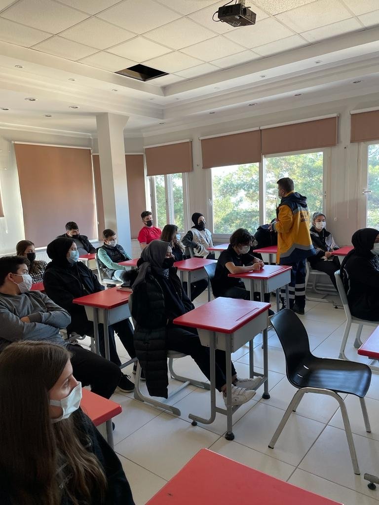 SABAH arama kurtarma derneği öğrencilere eğitim verdi