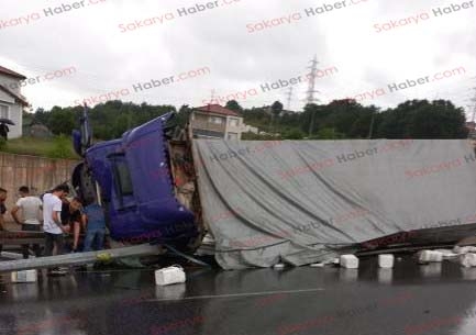 Sabıkalı kavşakta bir kaza daha