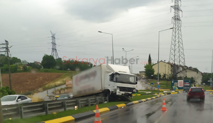 Sabıkalı kavşakta bir kaza daha