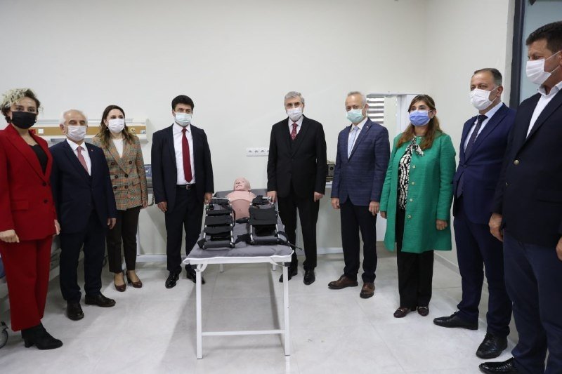 Sağlık Fakültesi'nin laboratuvarı açıldı