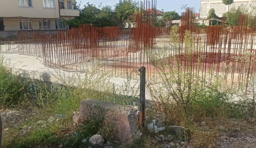 saglikli-hayat-merkezi-insaati-durdu-vatandas-tepkilibxdqn21zvn