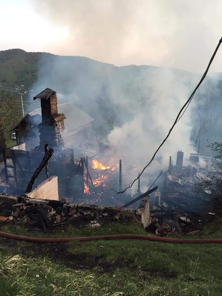 Sahur vakti çıkan yangında ev küle döndü