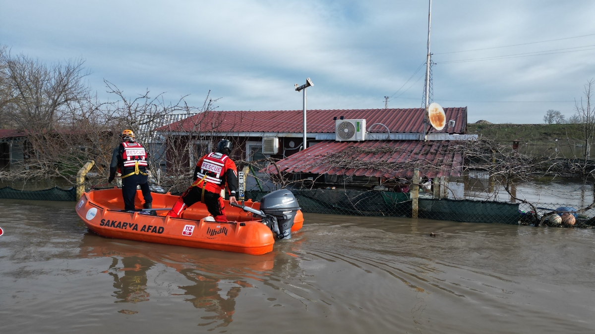 Sakarya AFAD ekibi taşkının yaşanan Edirne'de