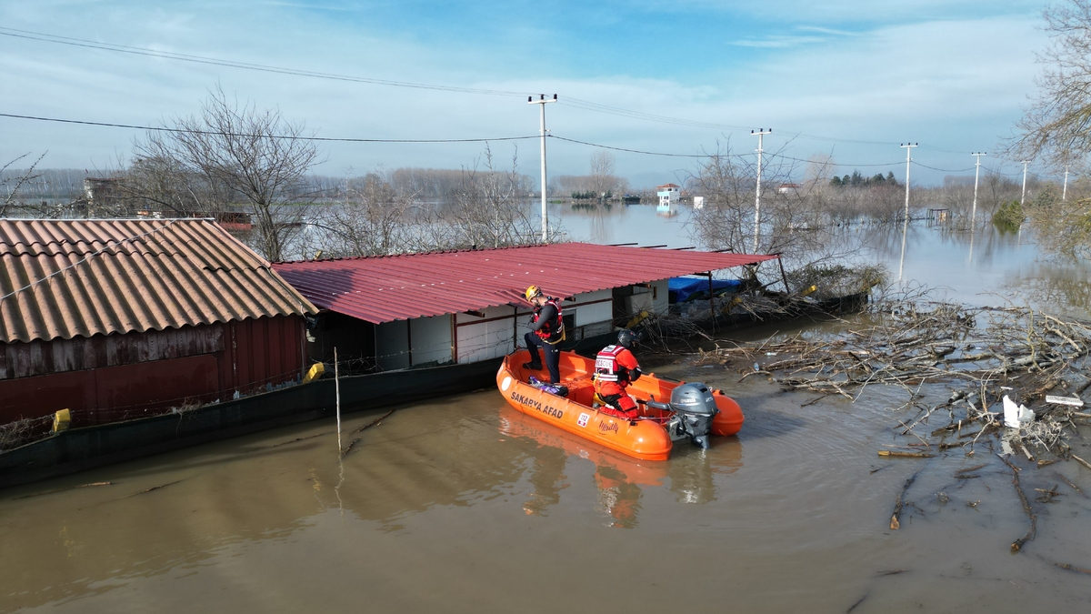 Sakarya AFAD ekibi taşkının yaşanan Edirne'de