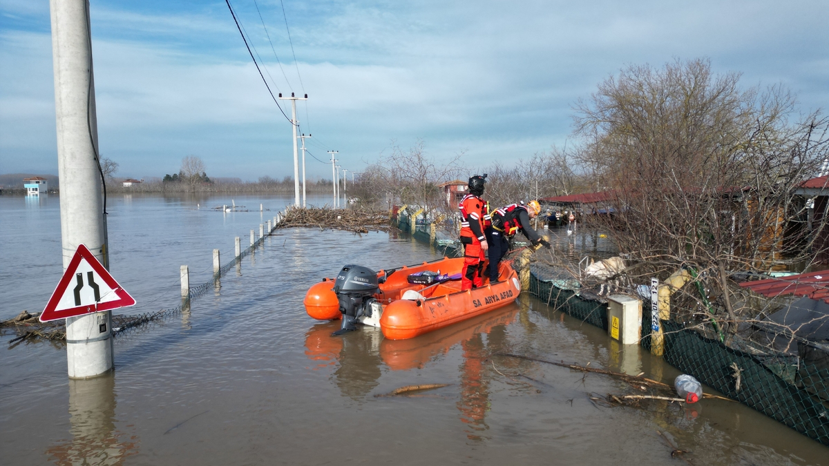Sakarya AFAD ekibi taşkının yaşanan Edirne'de