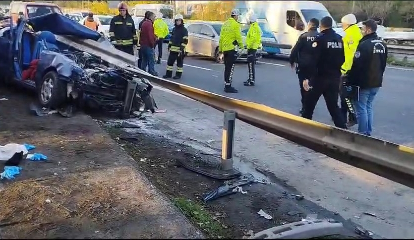 Sakarya aile kaza yaptı: Anne ve oğlu öldü