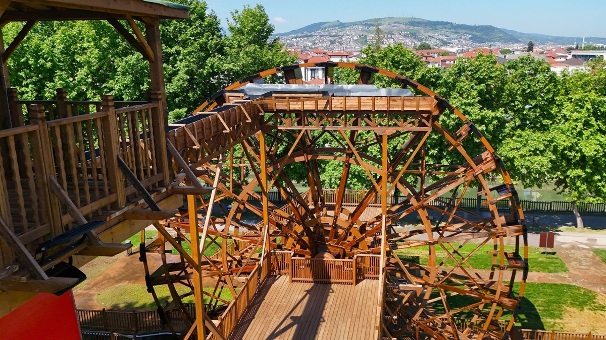 Sakarya Aziz Duran Parkı’ndaki Tarihi Çark ve Yel Değirmeni Yenilendi