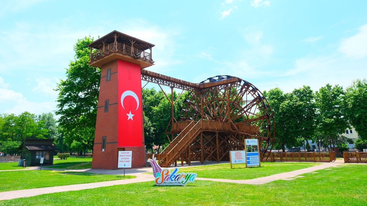Sakarya Aziz Duran Parkı’ndaki Tarihi Çark ve Yel Değirmeni Yenilendi