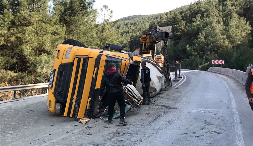 sakarya-bilecik-yolunda-tirlar-carpisti-1-olu-1-yaralimmq5wjnty1