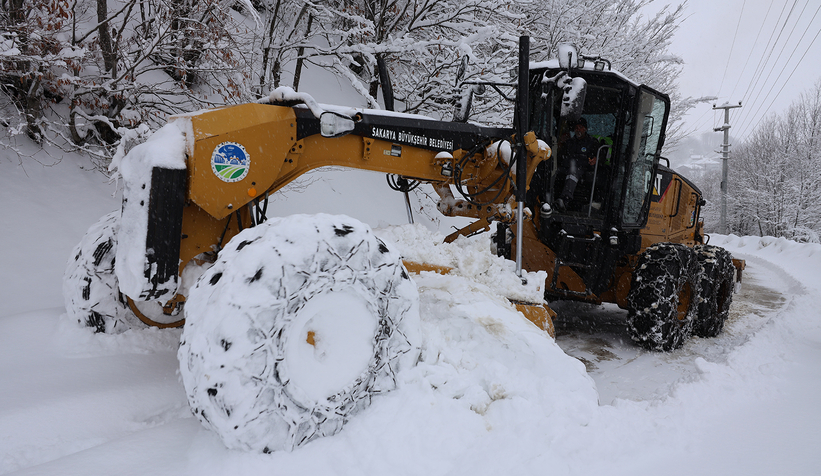 sakarya-buyuksehir-ekipleri-36-farkli-grup-yolunda-karla-mucadele-ediyorshrorfrpvz
