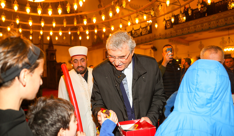 Sakarya Büyükşehir öğrencilere iftar sofrası kurdu