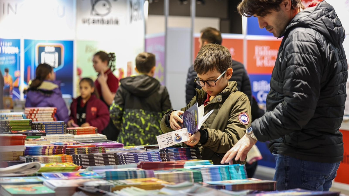 Sakarya Çocuk Edebiyat Fuarı tarihe geçti