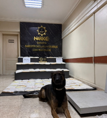 sakarya-da-100-kilogram-metamfetamin-ele-gecirildiufzqtw1zcn