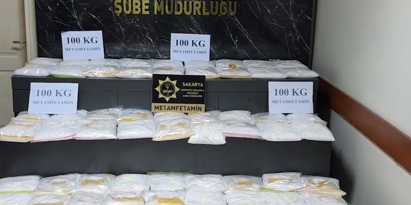 sakarya-da-100-kilogram-metamfetamin-ele-gecirildiufzqtw1zcn