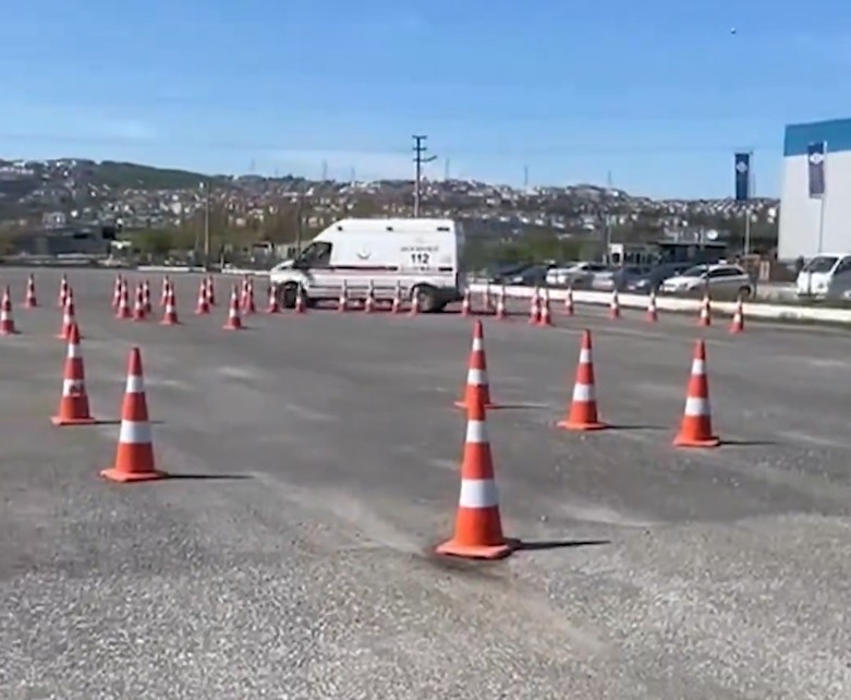 Sakarya'da 112 personeline ambulans sürüş eğitimi