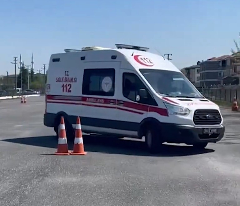 Sakarya'da 112 personeline ambulans sürüş eğitimi