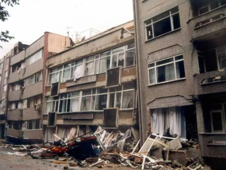 sakarya-da-1999-depremi-nin-yol-actigi-yikimdan-fotograflarwjryvxfit3