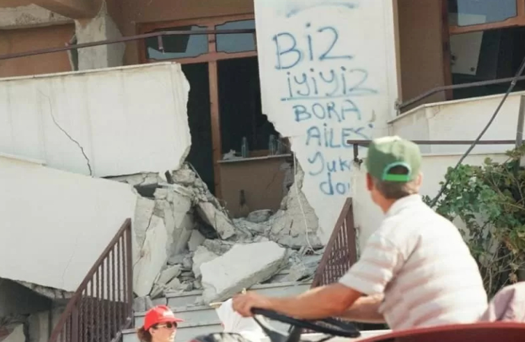 sakarya-da-1999-depremi-nin-yol-actigi-yikimdan-fotograflarwjryvxfit3