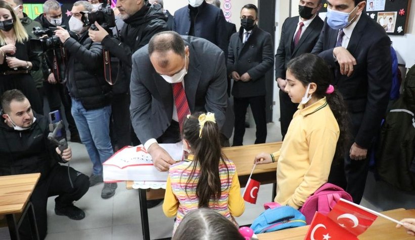 sakarya-da-200-bine-yakin-ogrenci-karne-aldiddczt0tznx