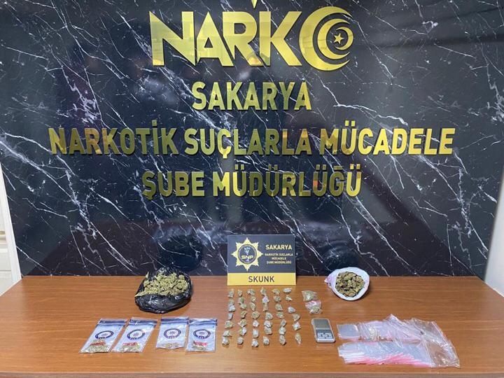 sakarya-da-3-ayri-uyusturucu-operasyonu-7-gozaltidhm3wxvjnz
