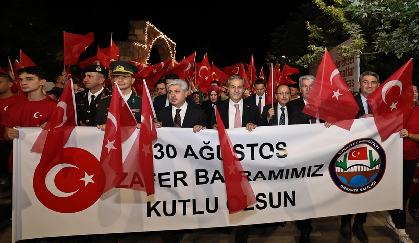 Sakarya'da 30 Ağustos Zaferi fener alayı ile kutlandı