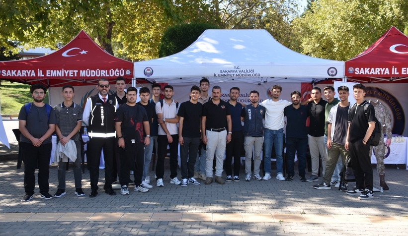 sakarya-da-5-universiteliye-guvenlik-bilinci-kazandirildibk5qm0tyts