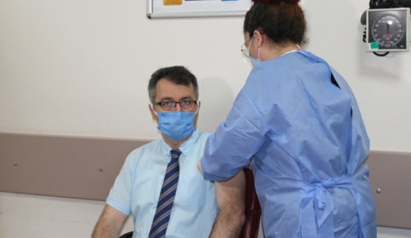 sakarya-da-asilama-basladi-ilk-asiyi-saglik-muduru-olduvfhkmgr0sg