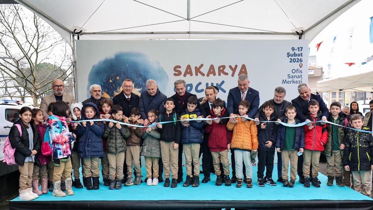 Sakarya'da binlerce çocuğun bilgiyle, kültür ve sanatla buluşacağı, Türkiye'de ilk olan Sakarya Çocuk Edebiyatı Fuarı kapılarını açtı.