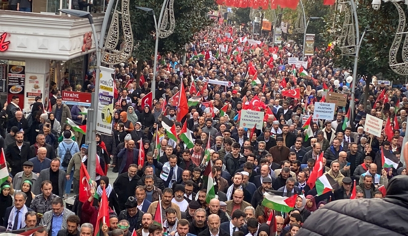 Sakarya'da binlerce kişi Filistin için yürüdü